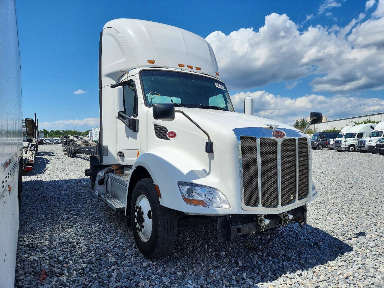 Salvage Peterbilt 579 Image