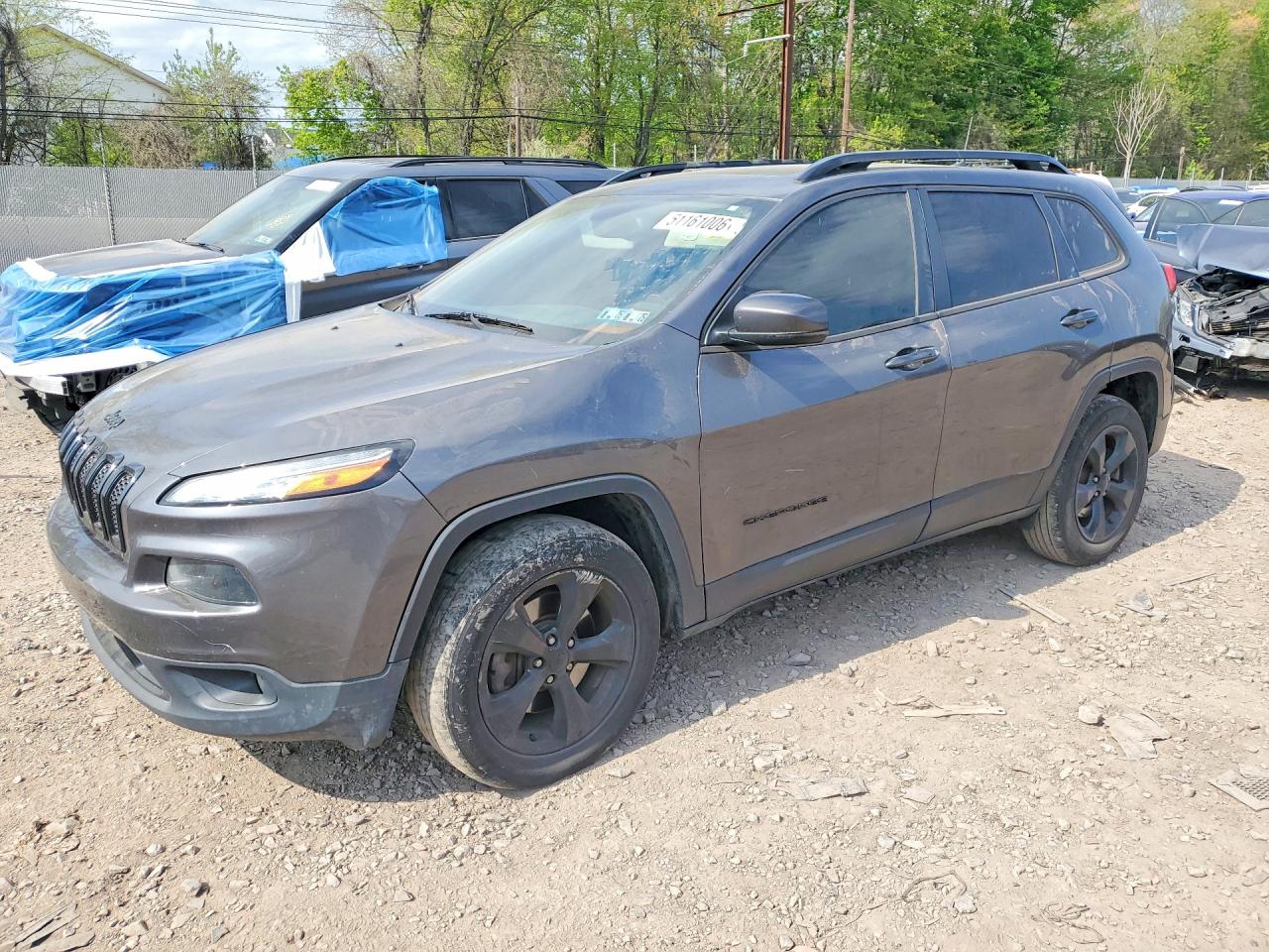 Salvage Jeep Cherokee Image