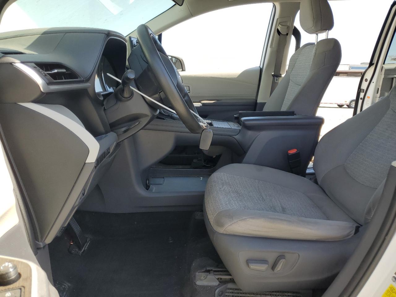 Toyota Sienna Le