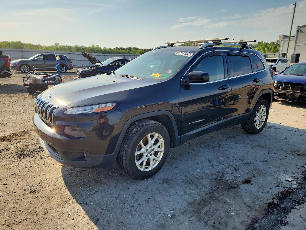 Salvage Jeep Cherokee Image