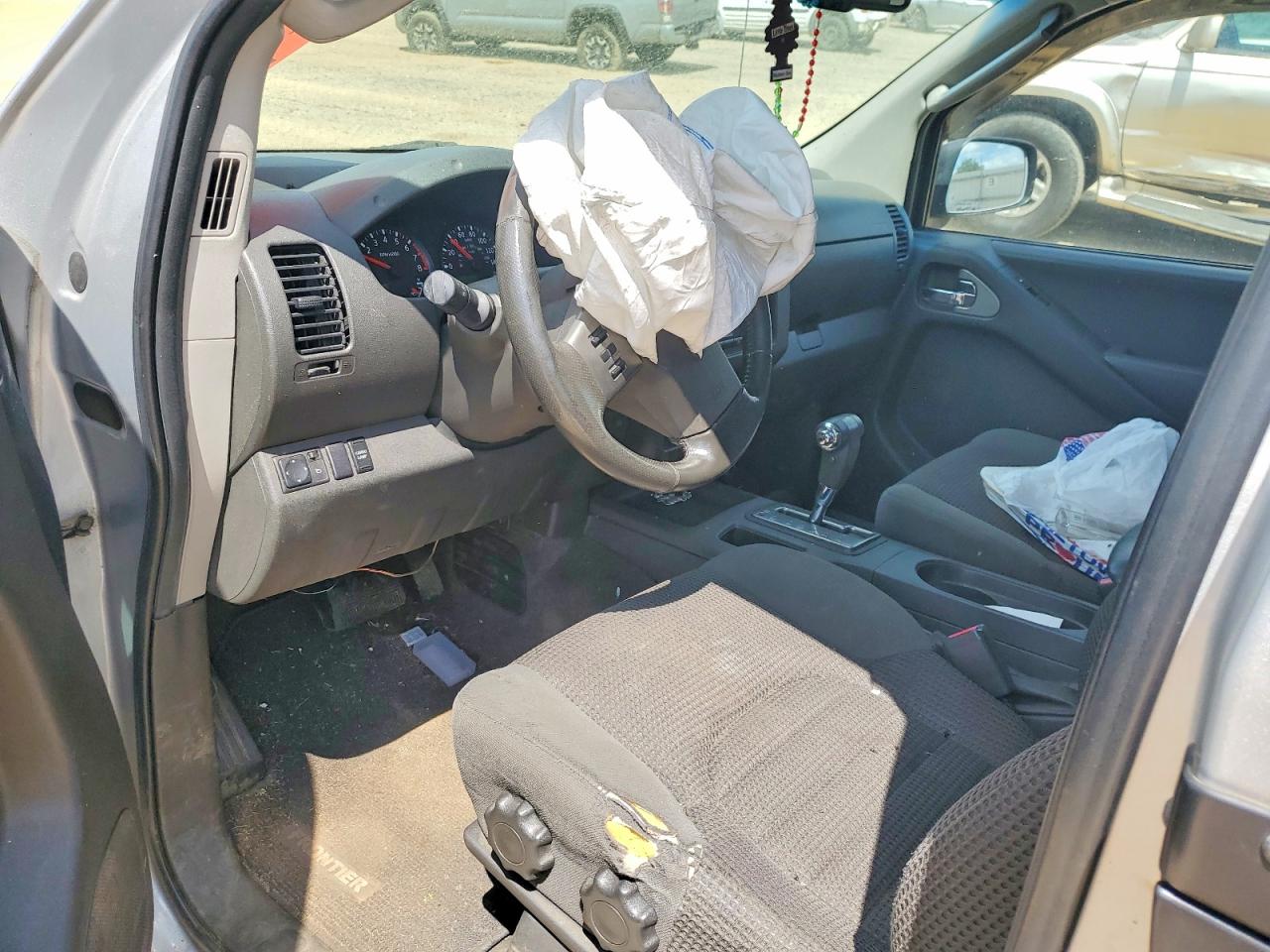 Nissan Frontier Se