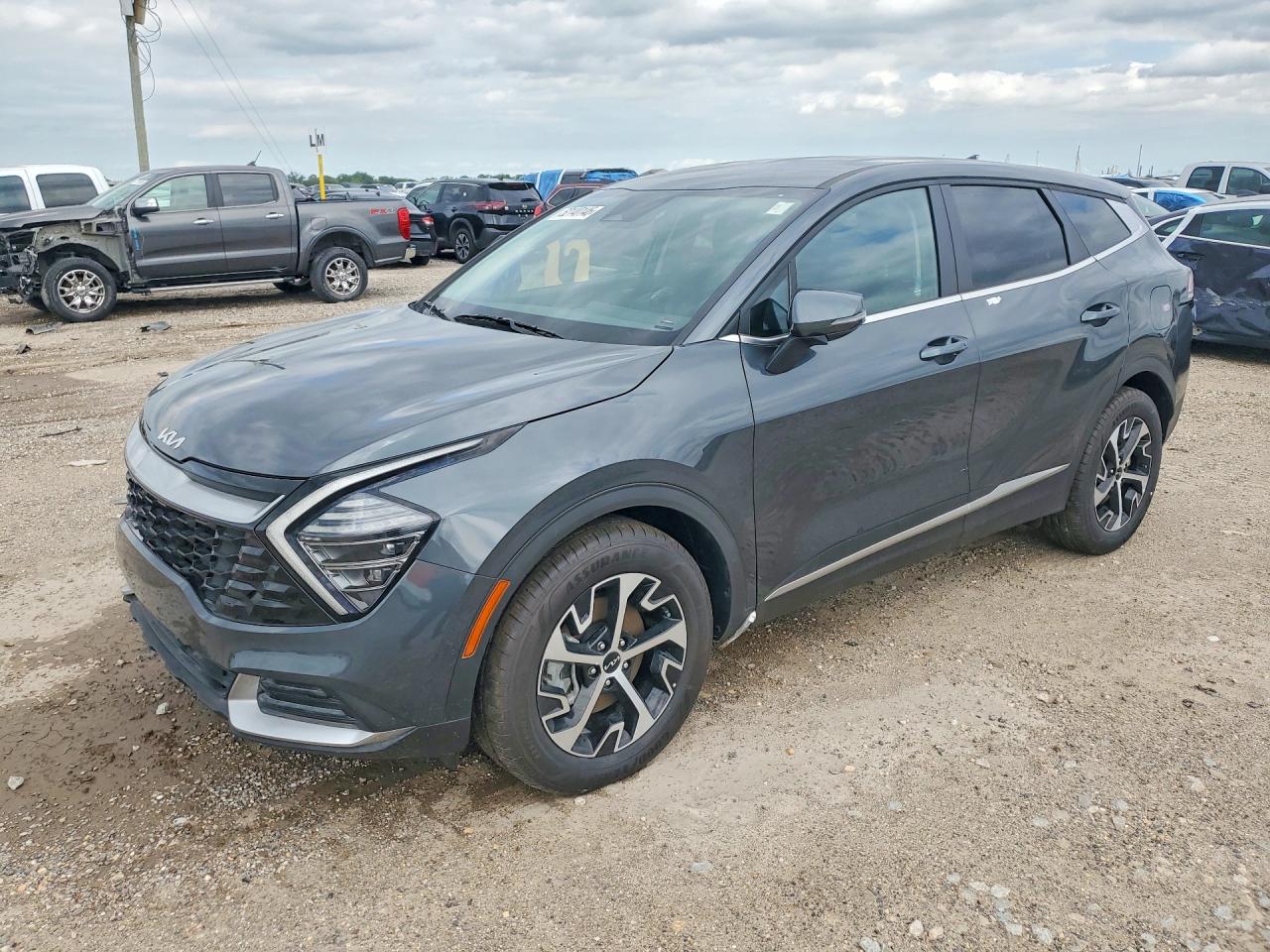 Salvage Kia Sportage Image
