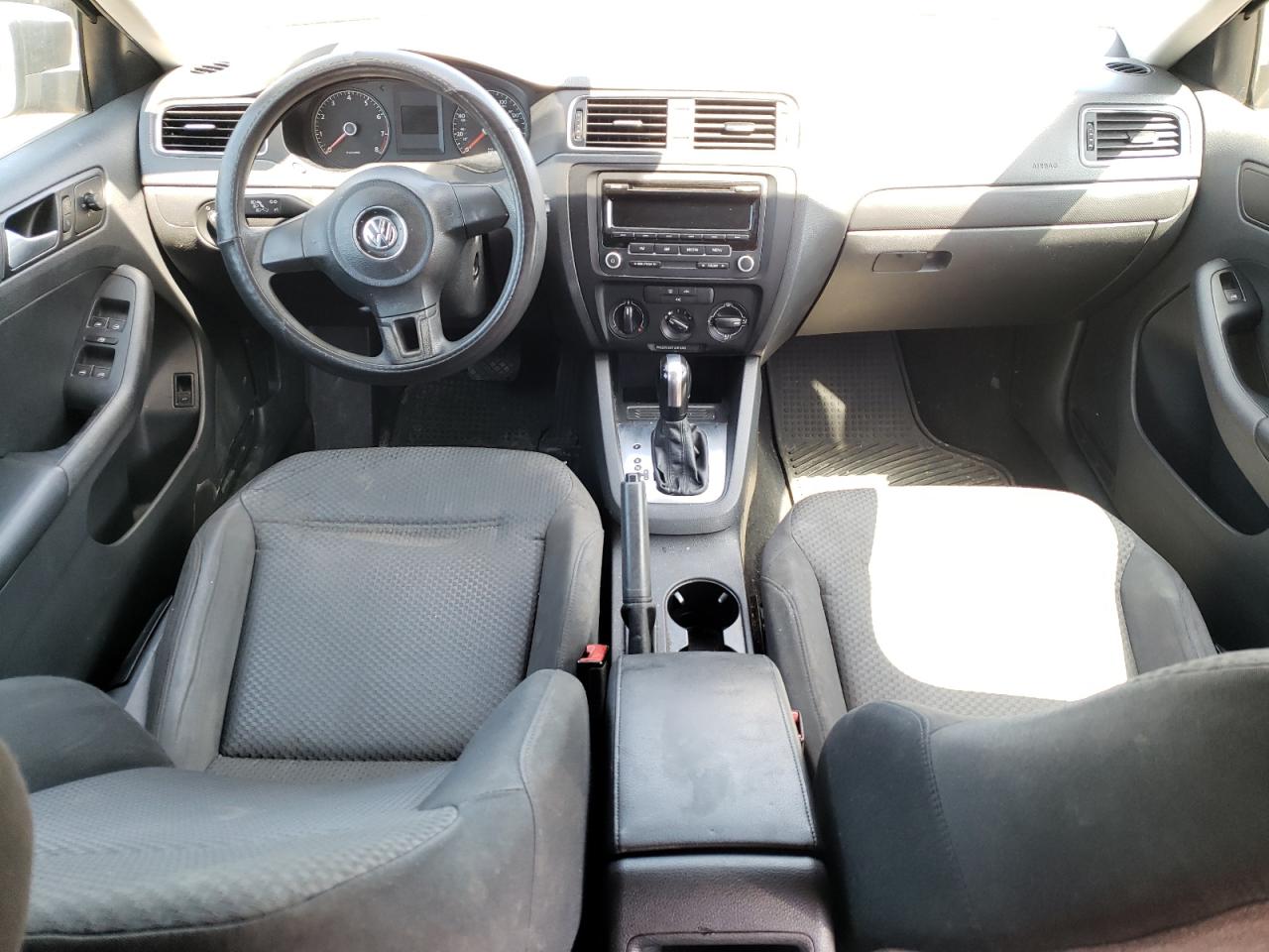 Volkswagen Jetta Base