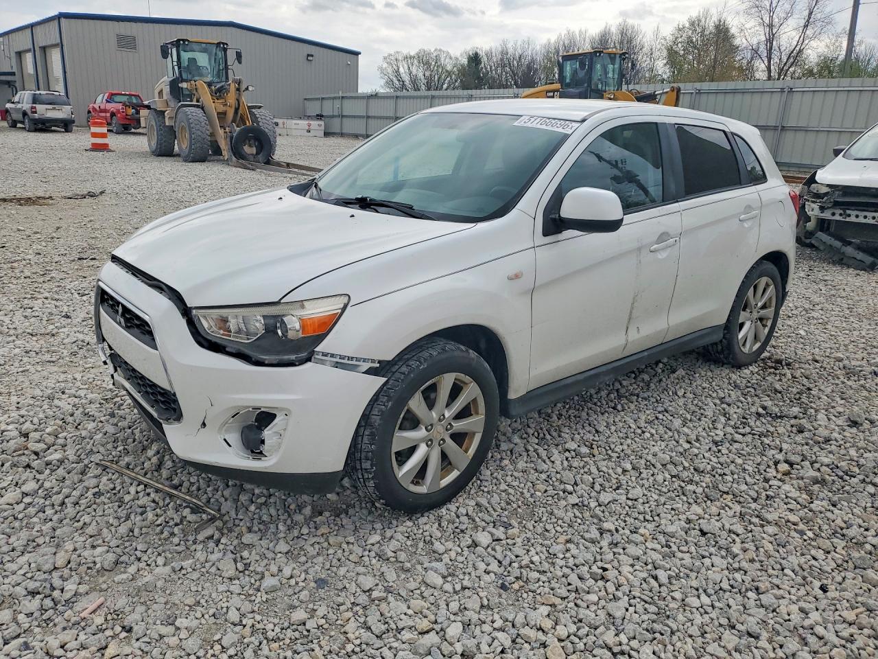 Salvage Mitsubishi Outlander Image