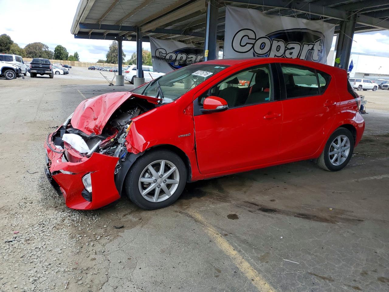 Salvage Toyota Prius Image