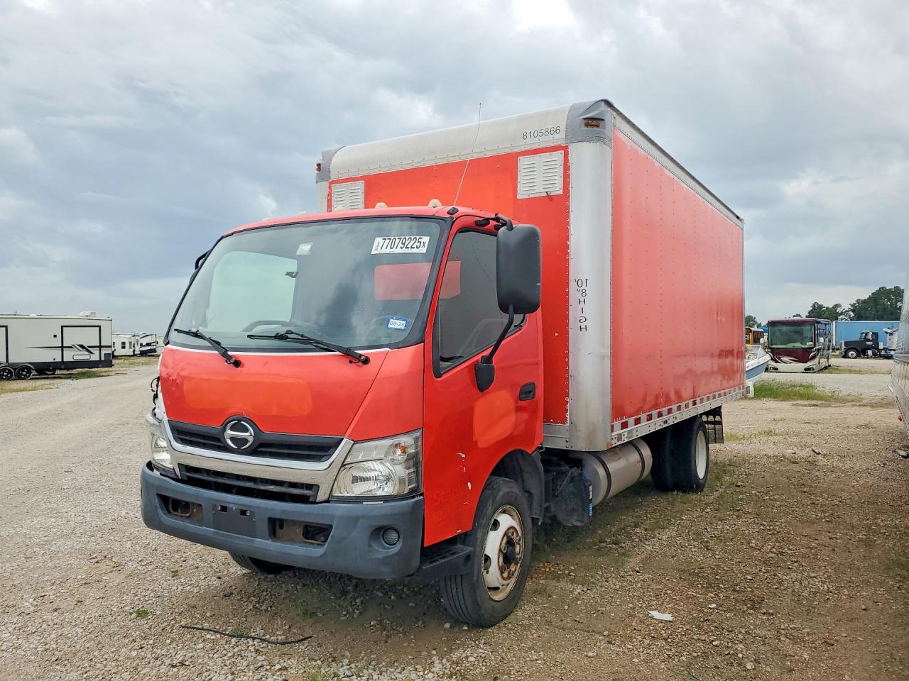 Salvage Hino 195 Image