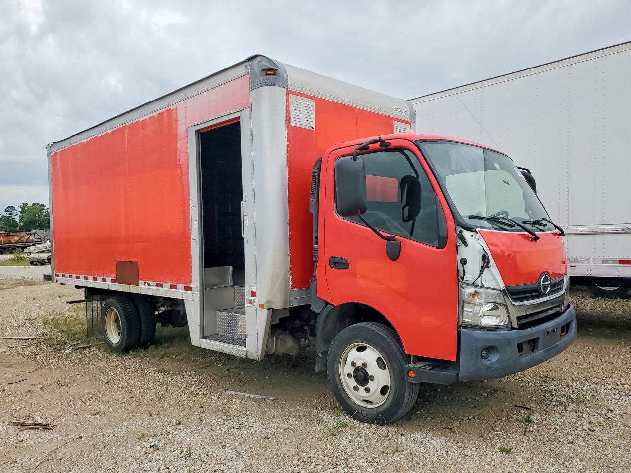 Hino 195