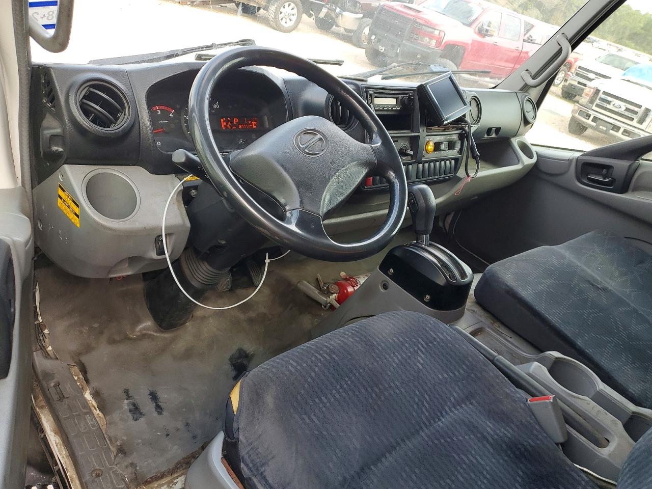 Hino 195