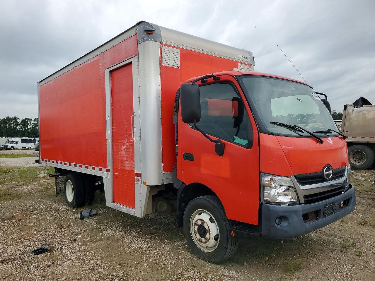 Hino 195