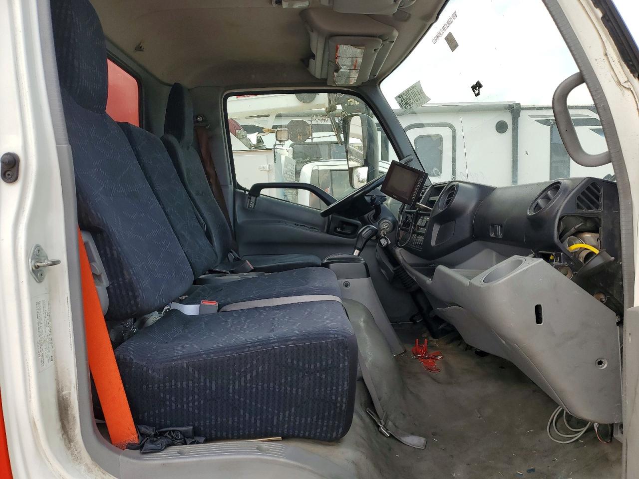 Hino 195