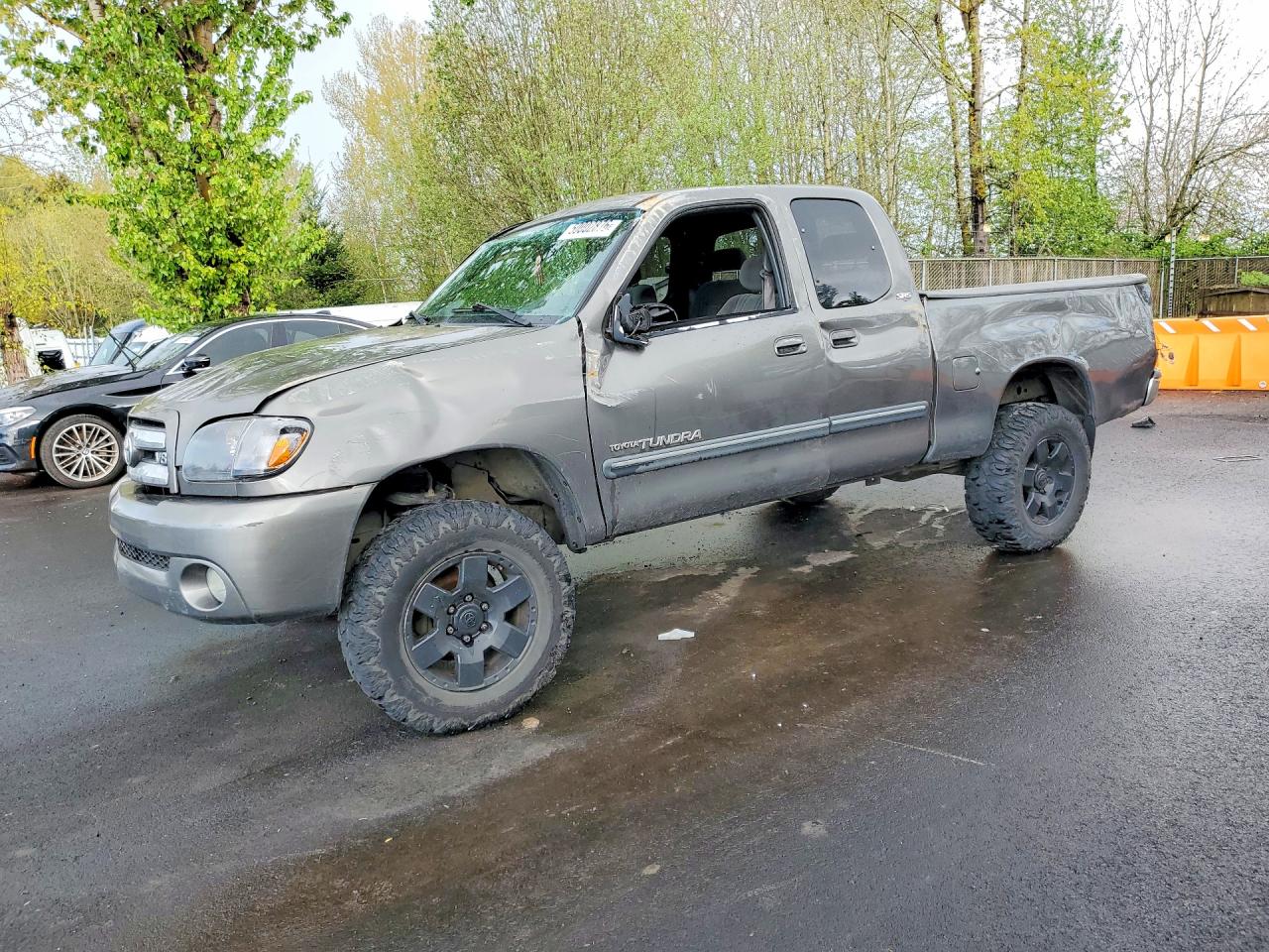 Salvage Toyota Tundra Image