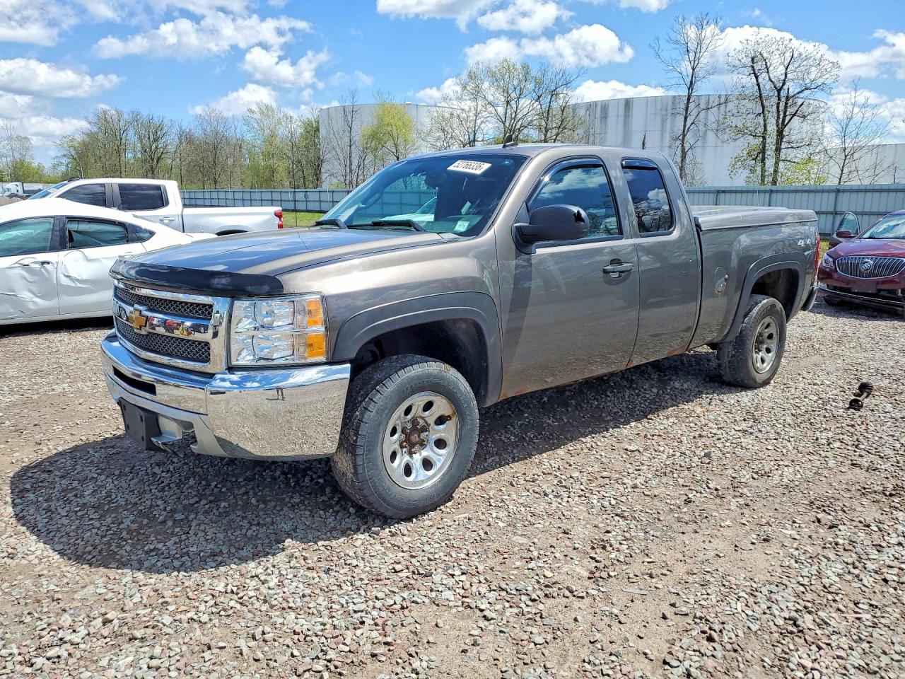 Salvage Chevrolet Silverado Image