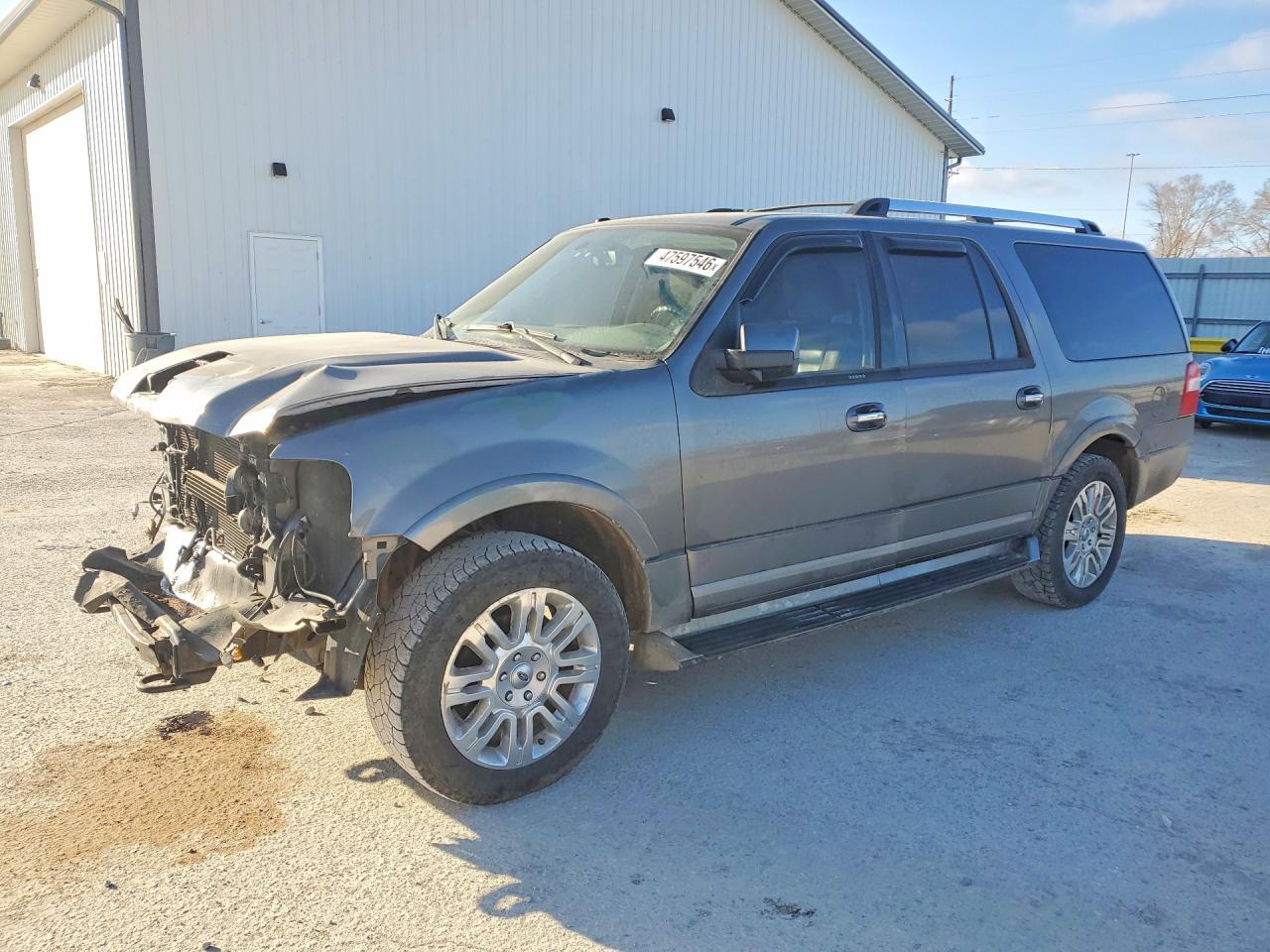 Salvage Ford Expedition Image