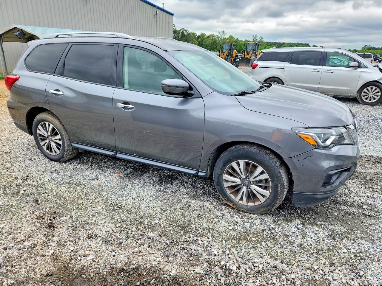 Nissan Pathfinder Sv