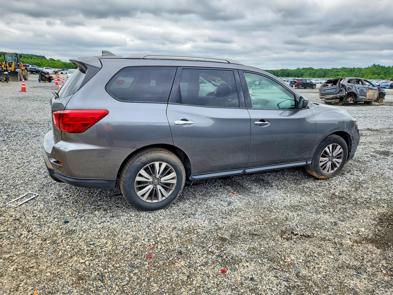 Nissan Pathfinder Sv