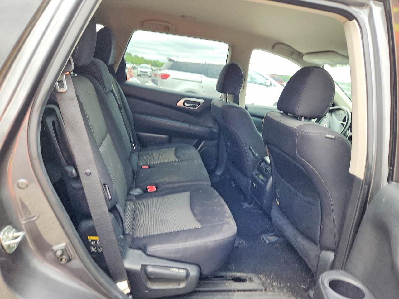 Nissan Pathfinder Sv