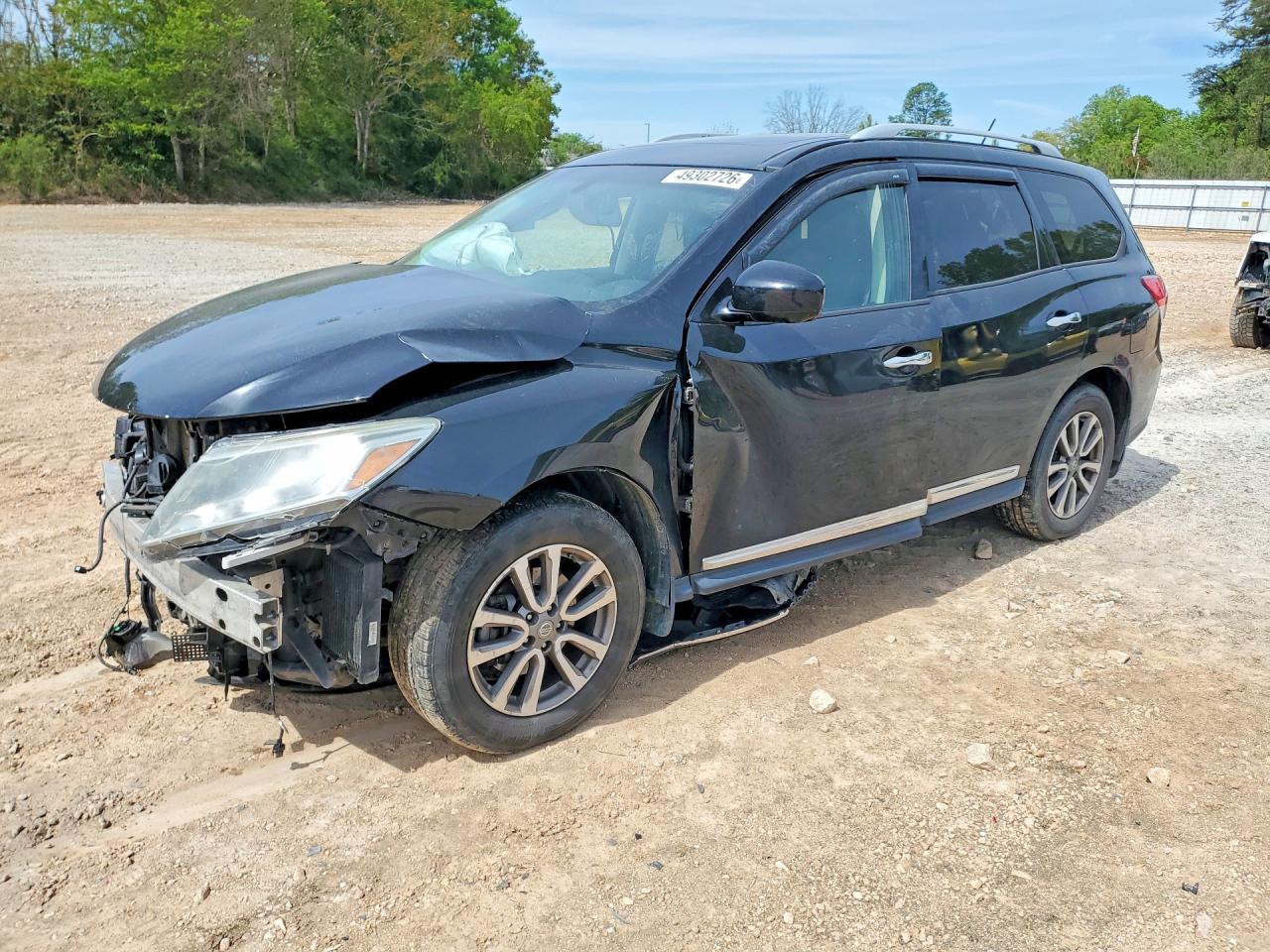 Salvage Nissan Pathfinder Image