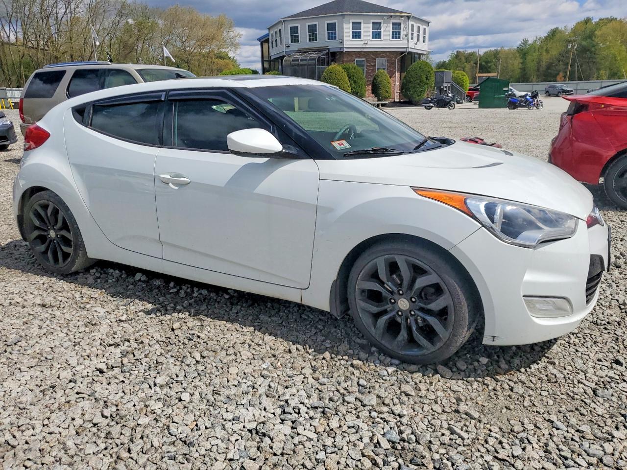 Hyundai VELOSTER Base