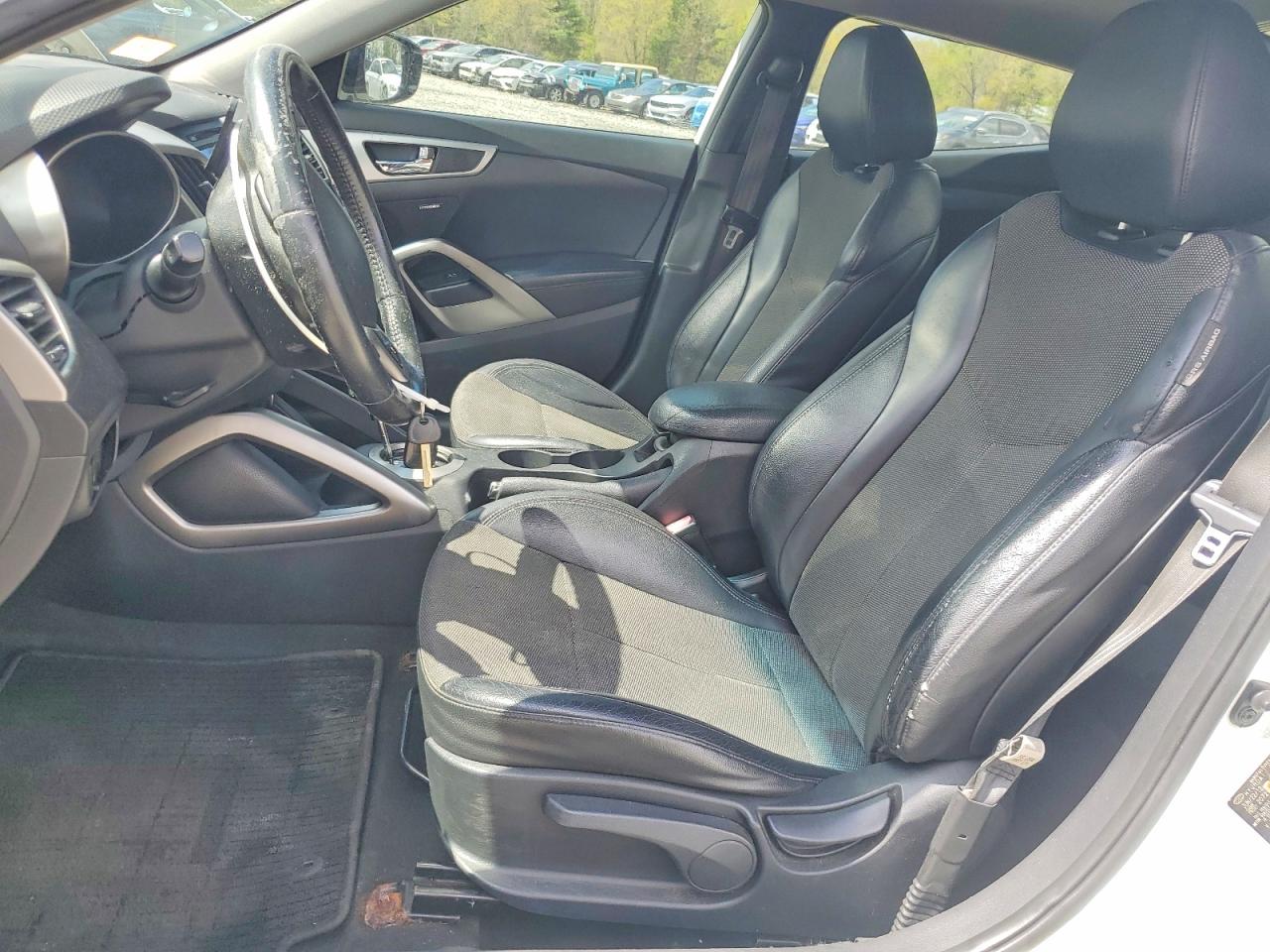 Hyundai VELOSTER Base