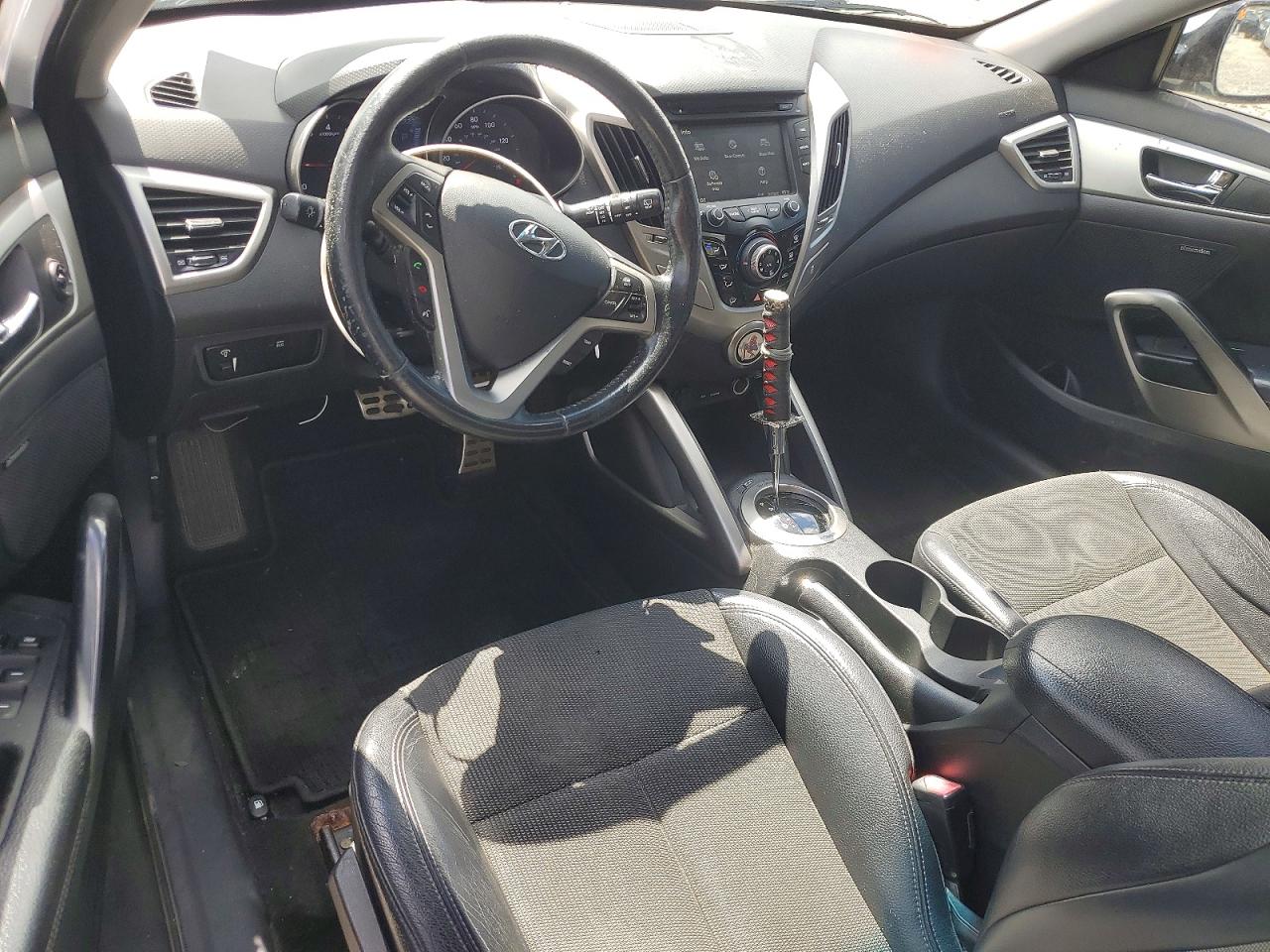 Hyundai VELOSTER Base