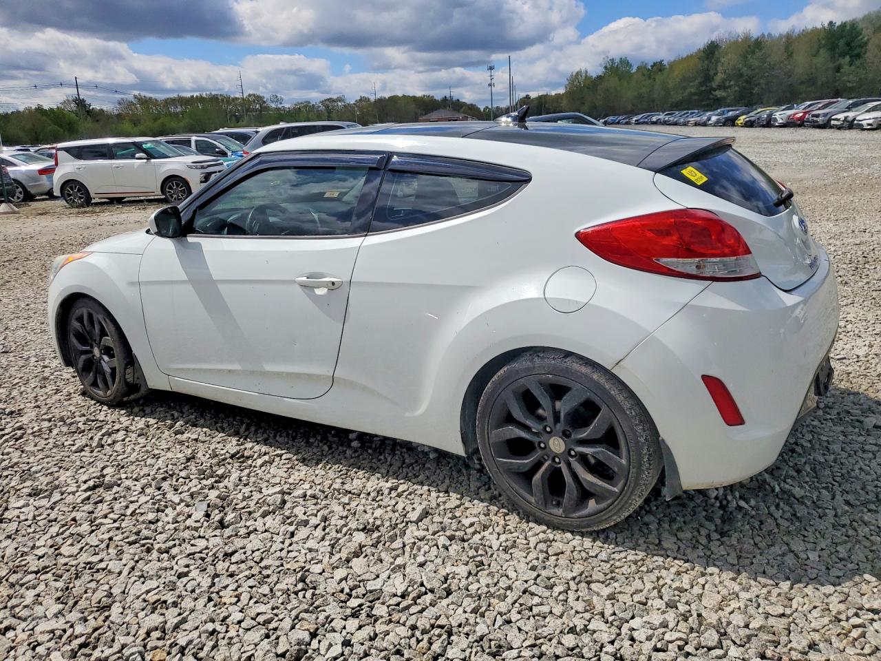 Hyundai VELOSTER Base
