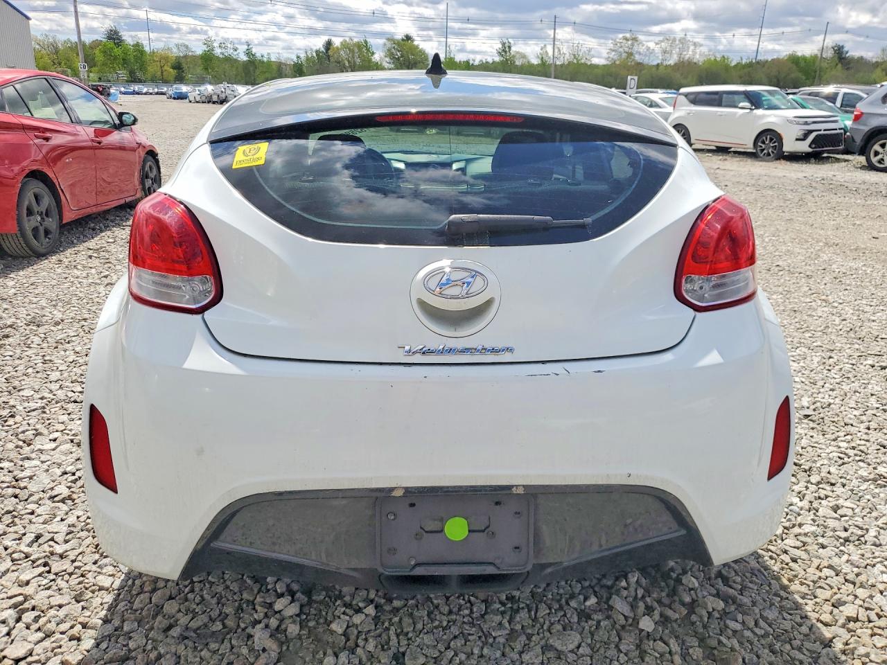Hyundai VELOSTER Base
