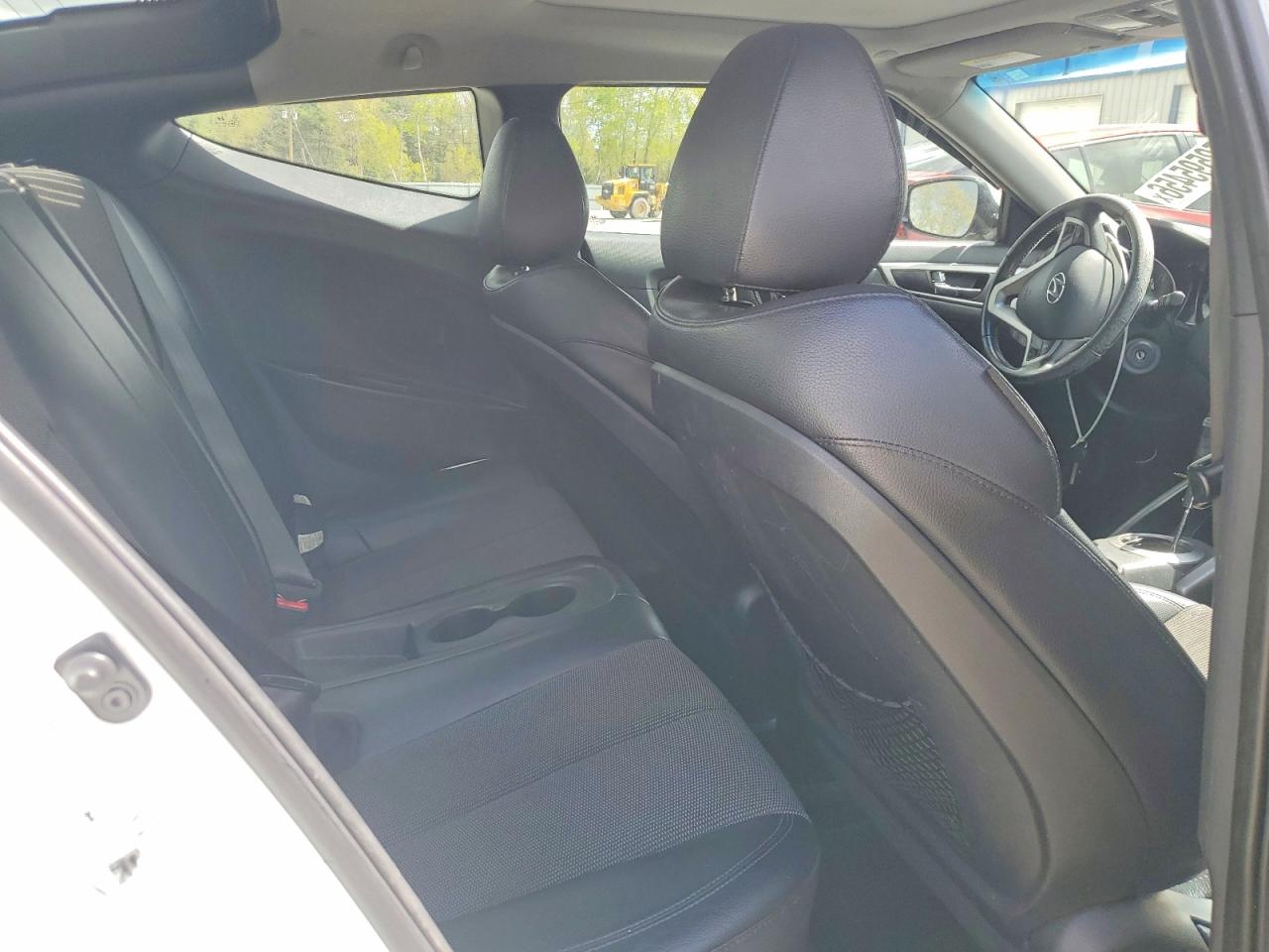Hyundai VELOSTER Base