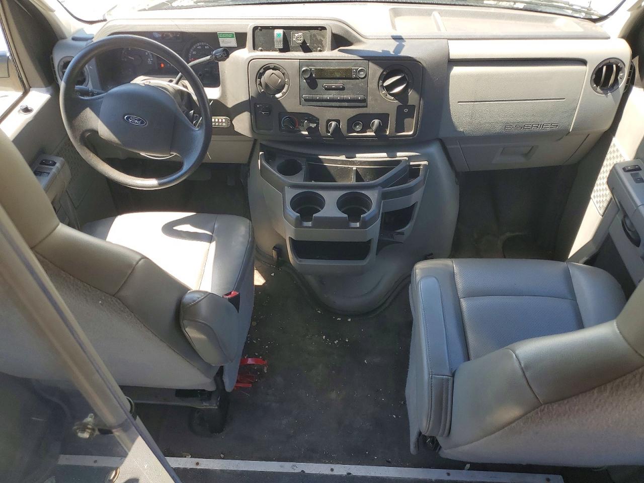Ford Econoline E350 Super Duty Van