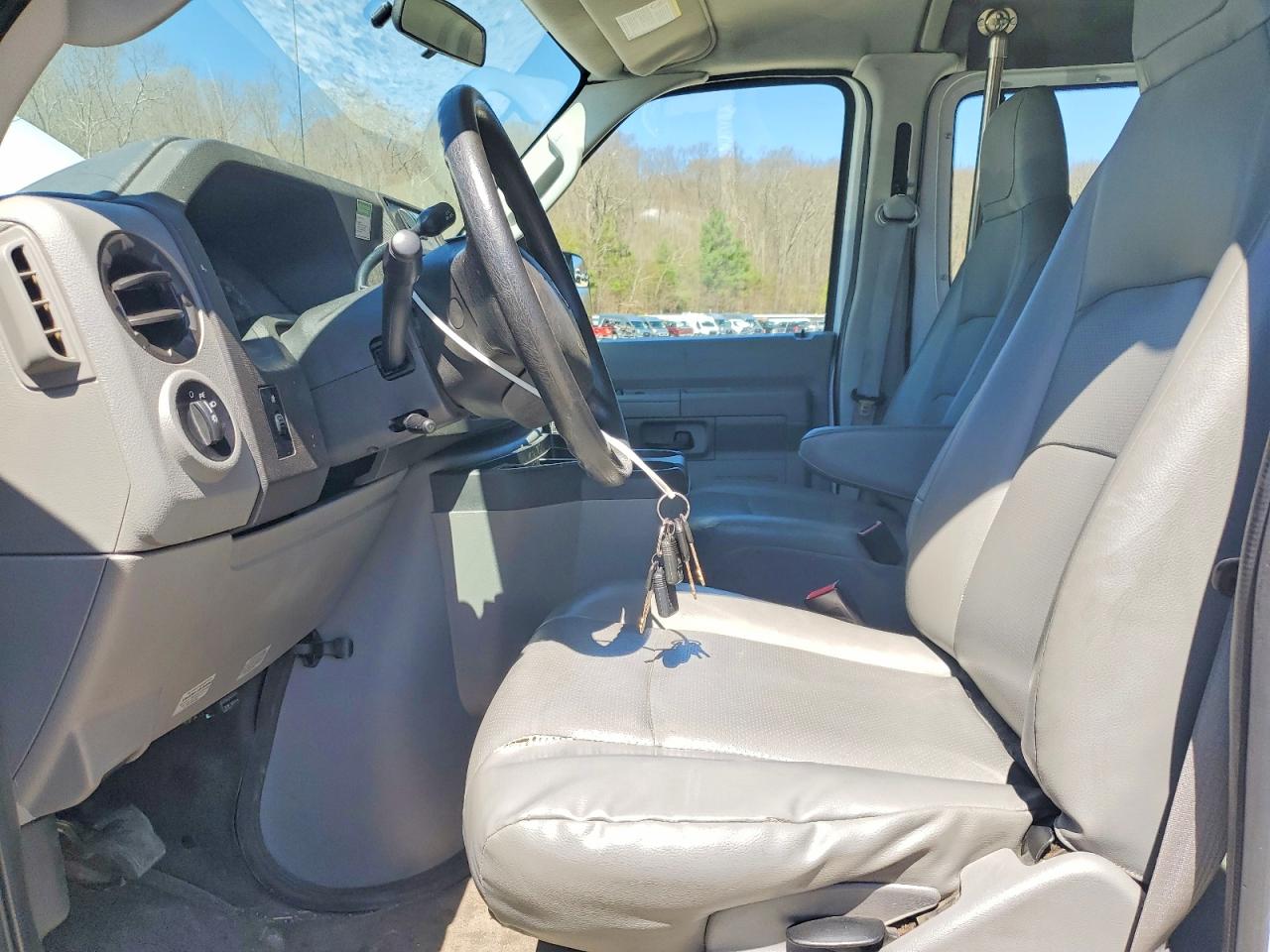 Ford Econoline E350 Super Duty Van