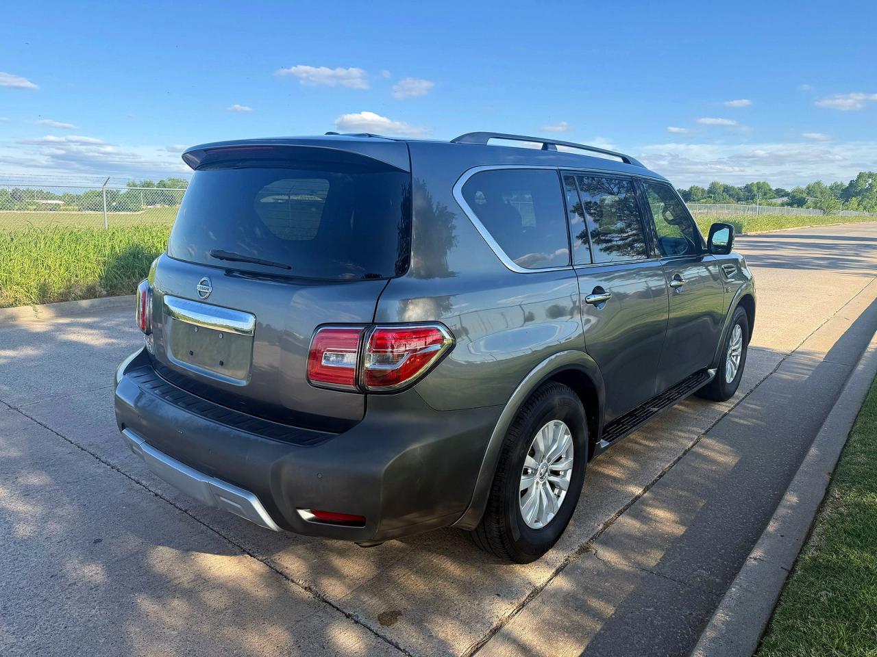 Nissan Armada Sv