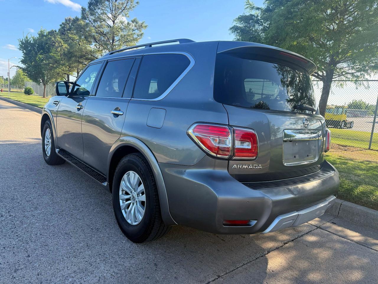 Nissan Armada Sv