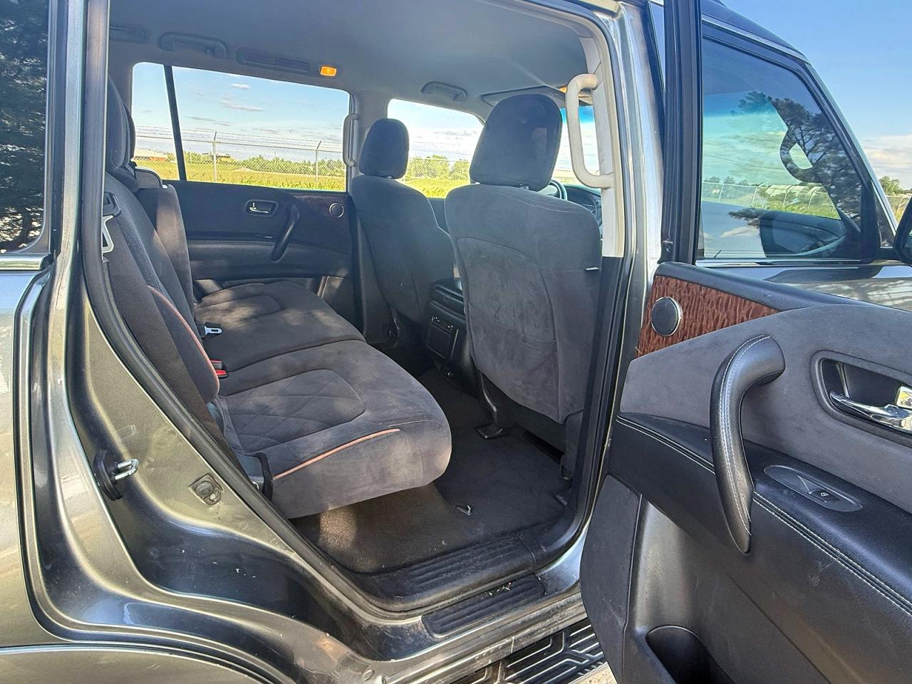 Nissan Armada Sv
