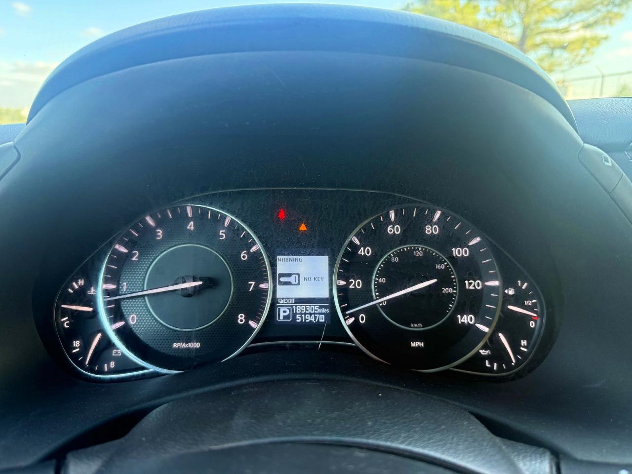 Nissan Armada Sv