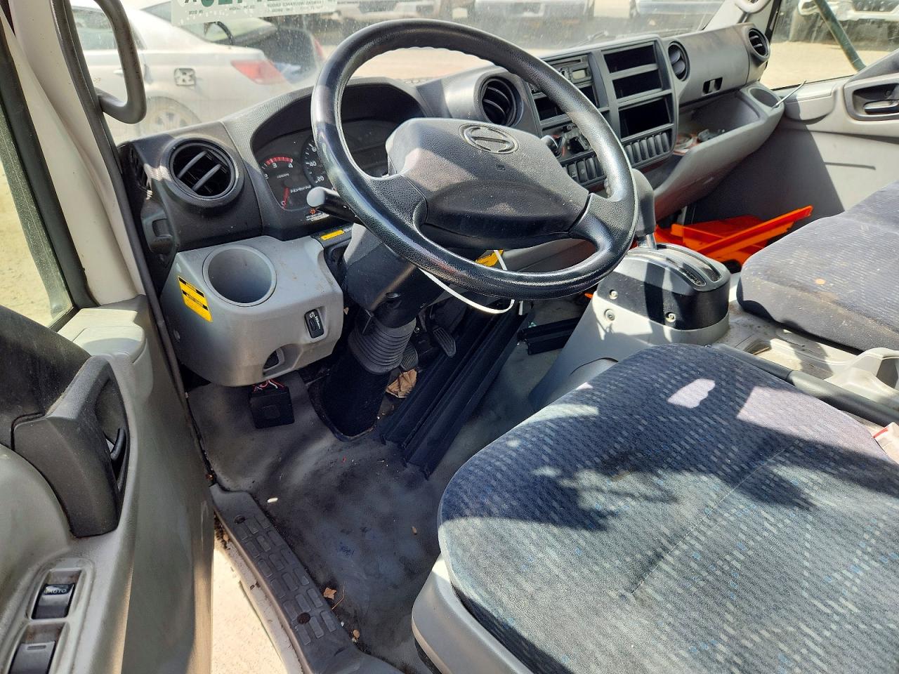 Hino 195