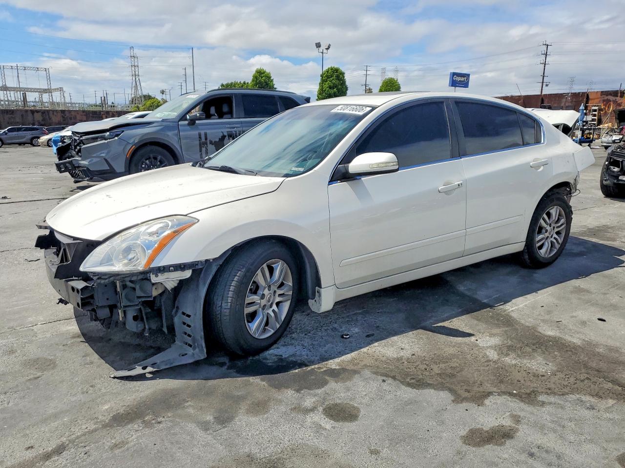 Salvage Nissan Altima Image