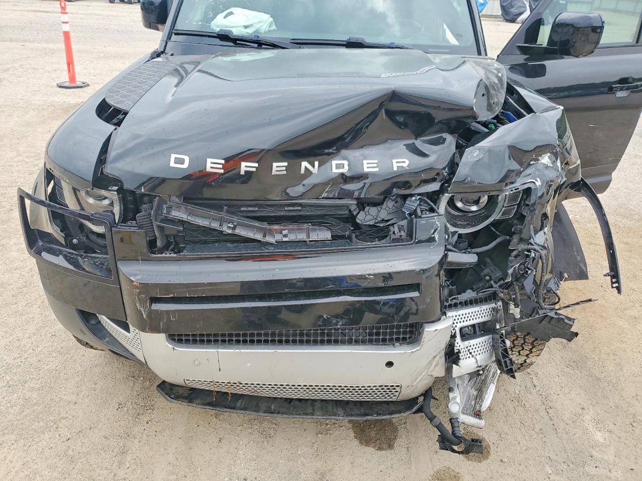 Land Rover Defender 130 S