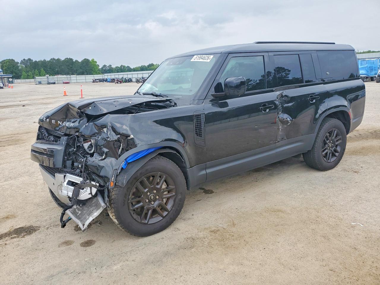 Salvage Land Rover Defender Image