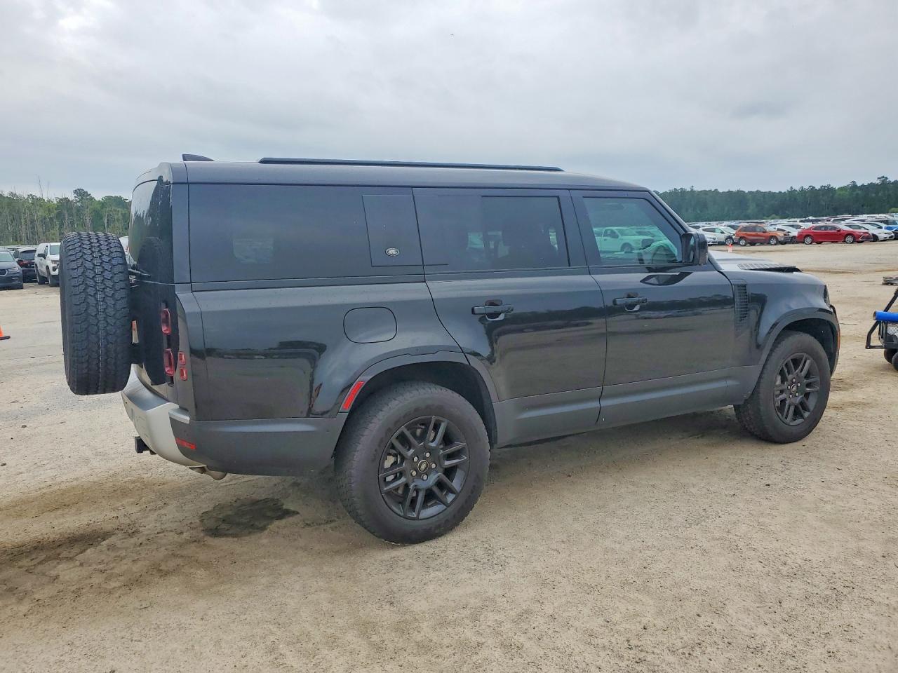 Land Rover Defender 130 S