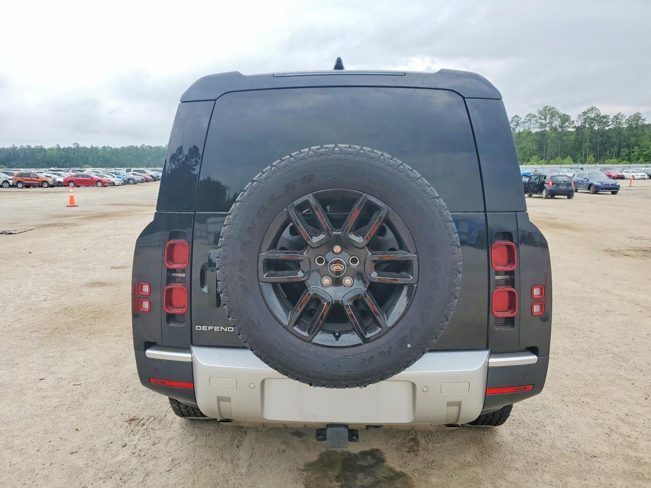 Land Rover Defender 130 S