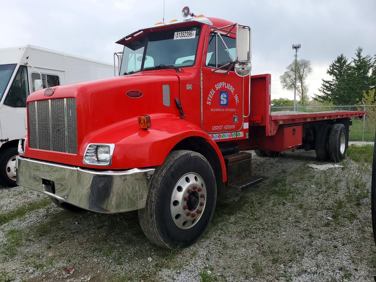 Salvage Peterbilt 330 Image