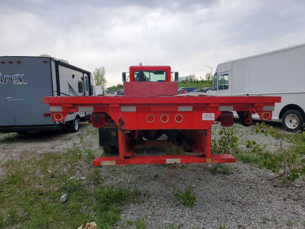 Peterbilt 330