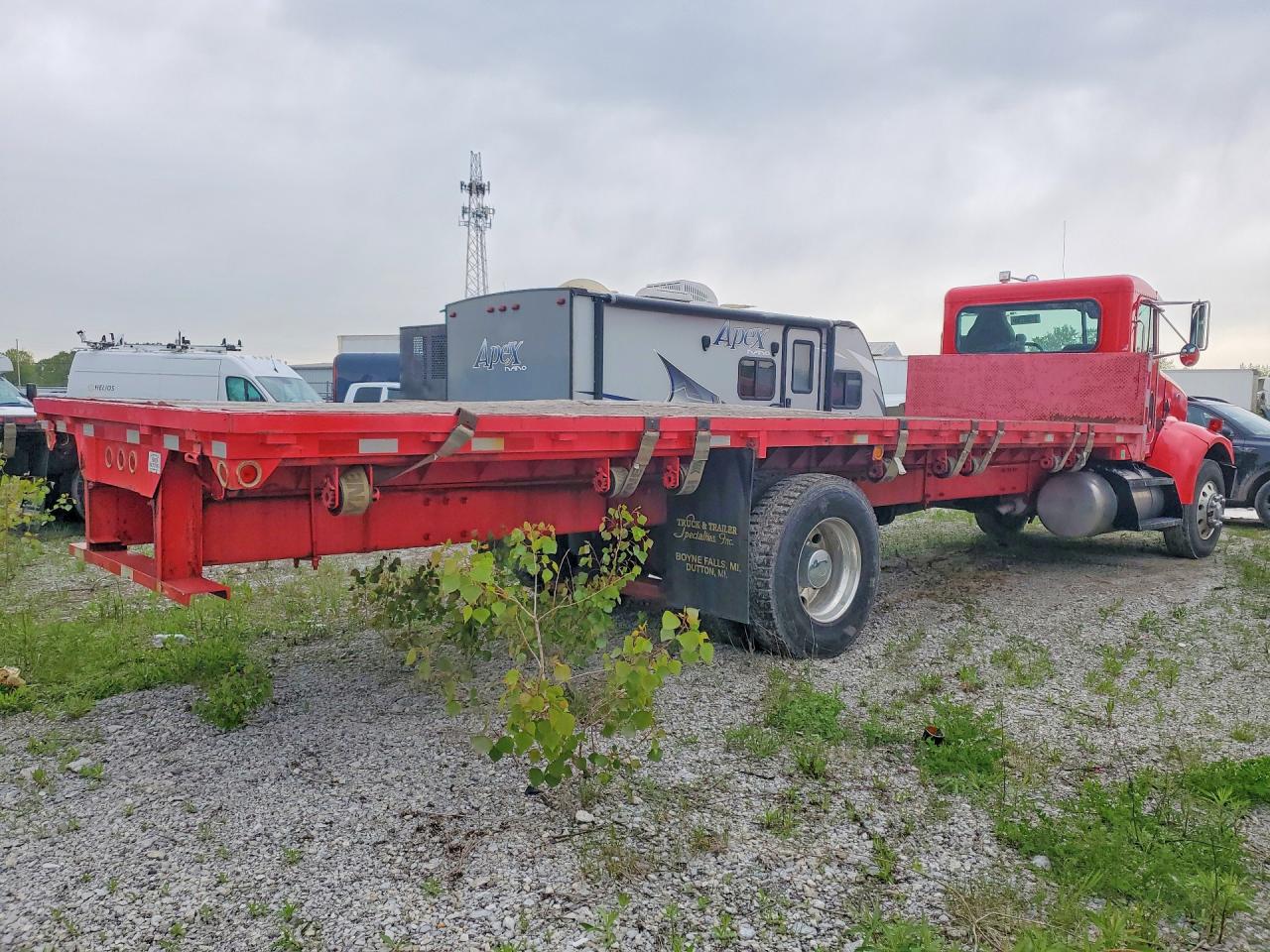 Peterbilt 330