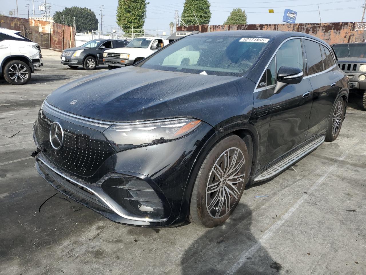 Salvage Mercedes-Benz EQS Image