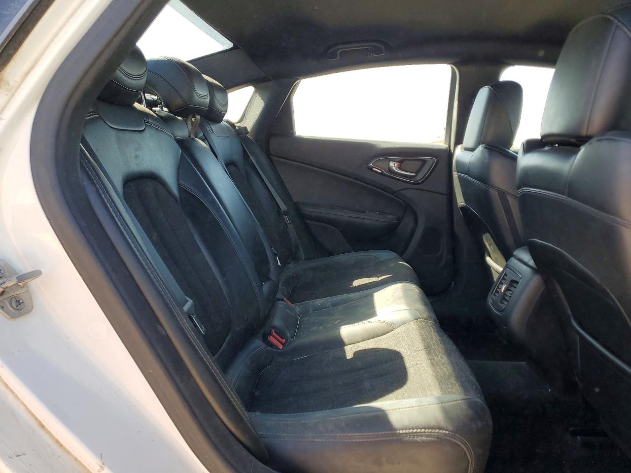 Chrysler 200 S