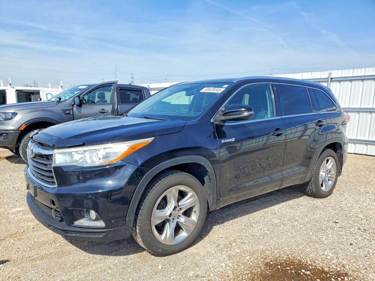 Salvage Toyota Highlander Image