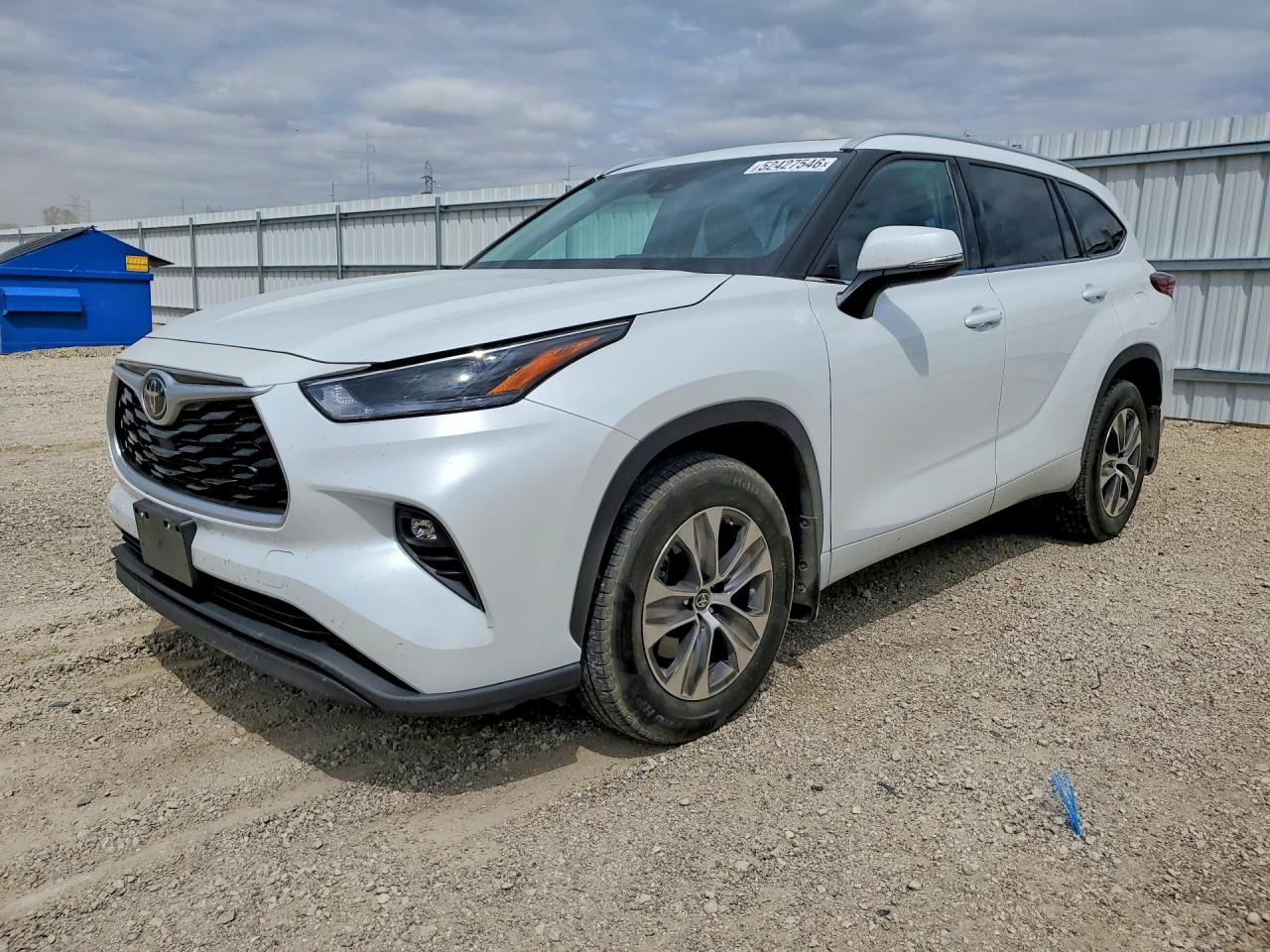 Salvage Toyota Highlander Image