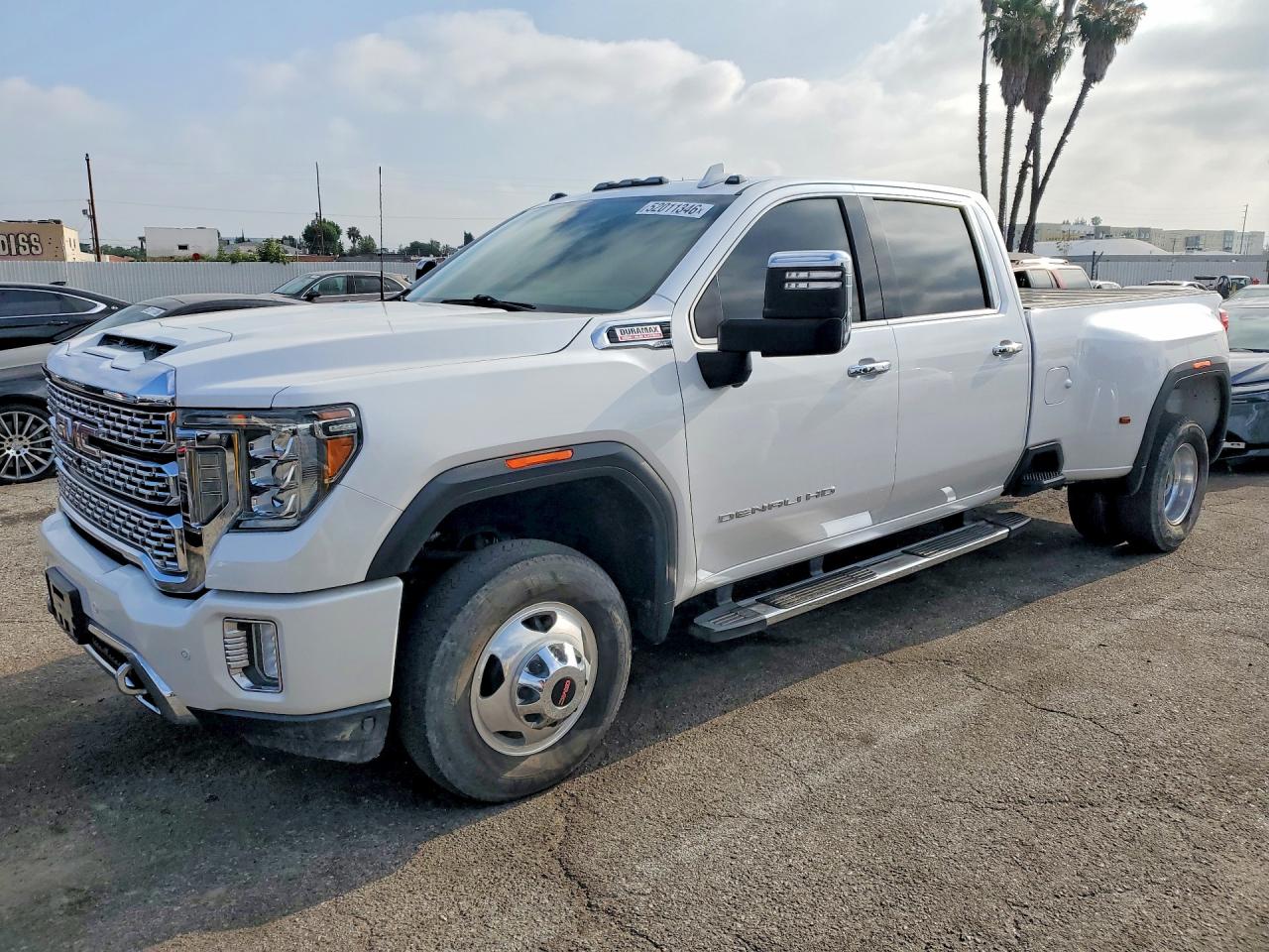 Salvage GMC Sierra Image