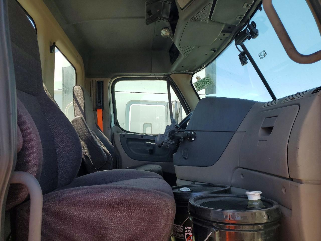 Freigliner Cascadia 125