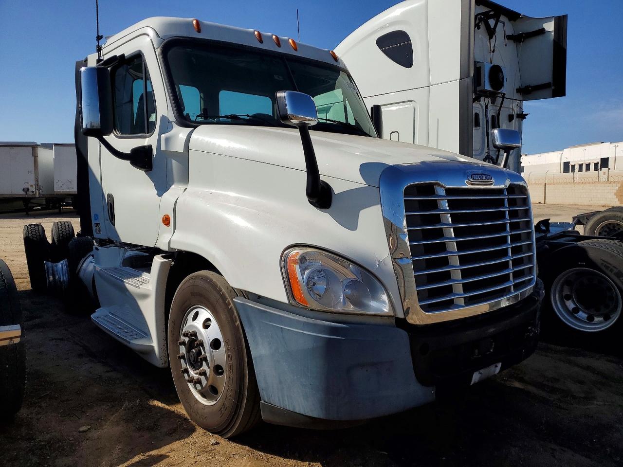 Salvage Freigliner Cascadia 125 Image