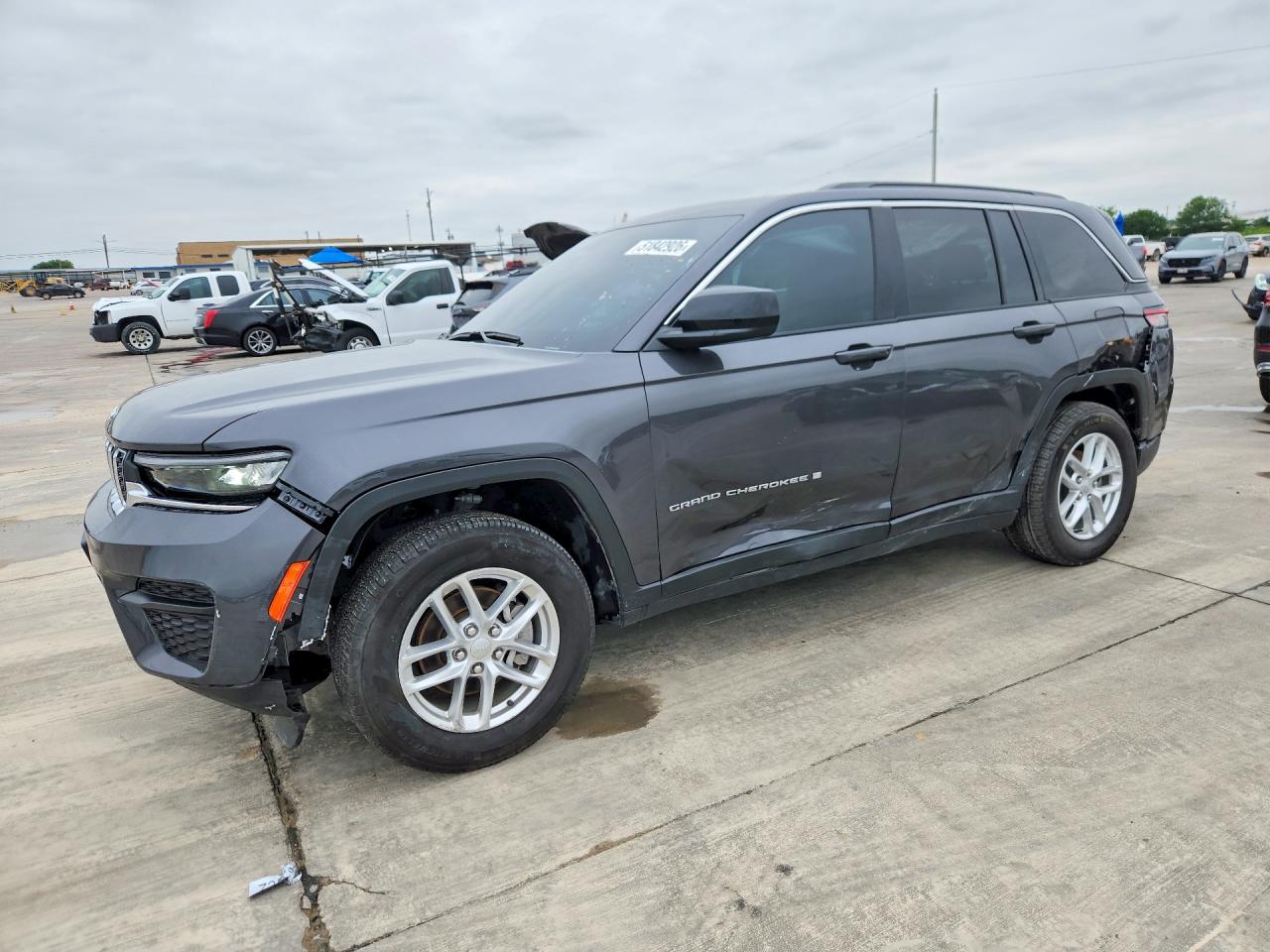 Salvage Jeep Cherokee Image